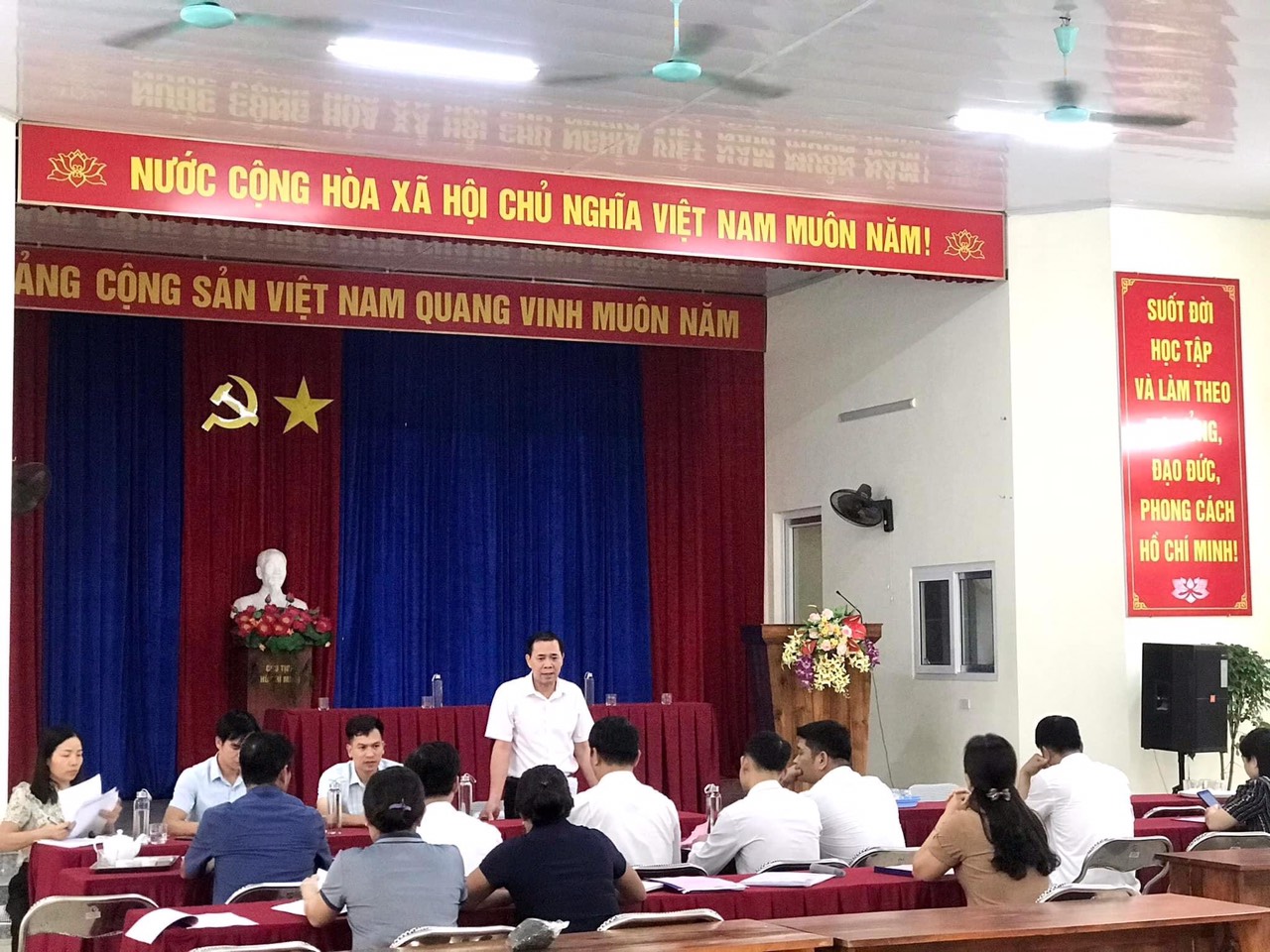 Kiểm tra đánh giá,chấm điểm cuộc thi “xây dựng và giữ gìn thôn, xóm, ngõ sáng, xanh, sạch, đẹp, an toàn” tháng 3/2024 tại thôn Thịnh Thôn, xã Cam Thượng