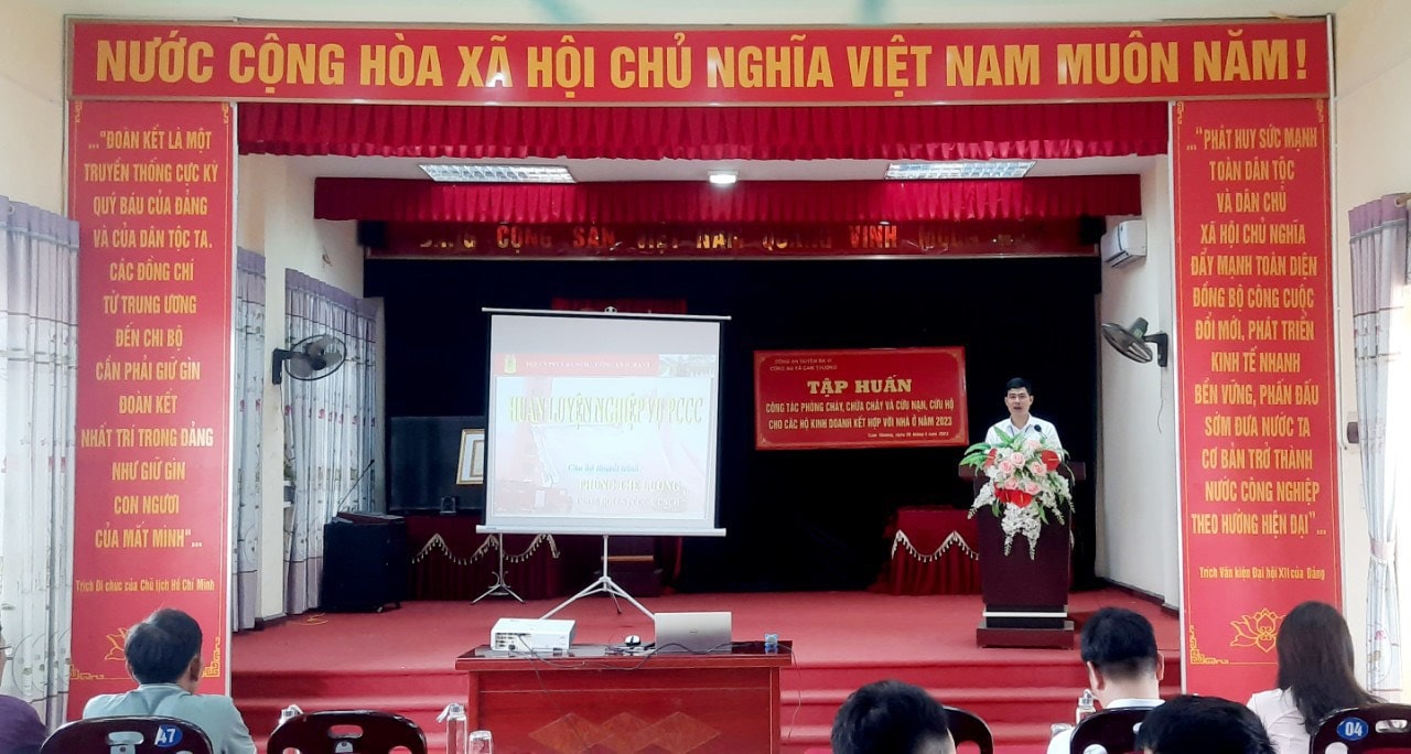 Tập huấn công tác PCCC, CNCH các hộ kinh doanh kết hợp nhà ở năm 2023